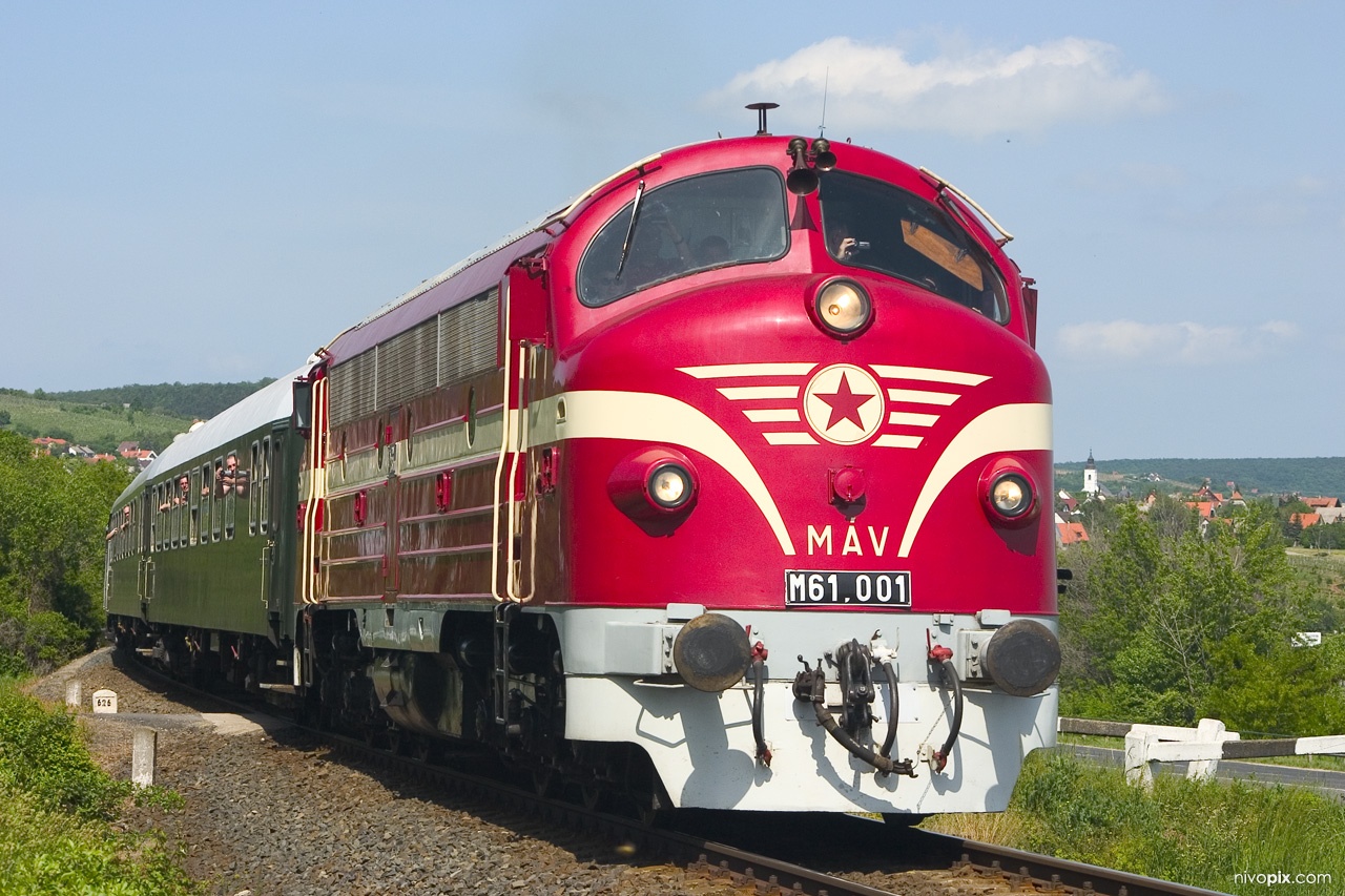 Nohab diesel locomotive near Csopak