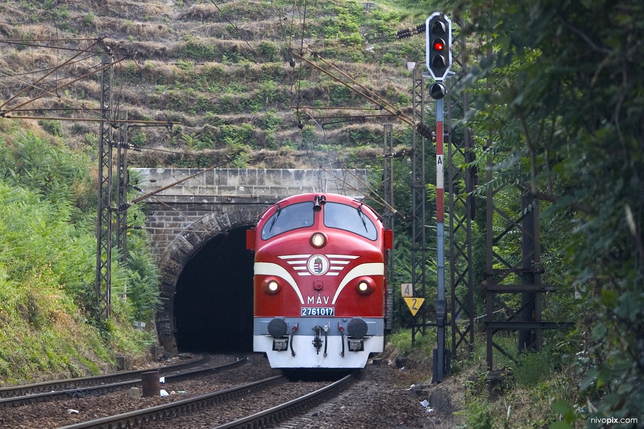 Nohab leaves Déli tunnel (Déli alagút)