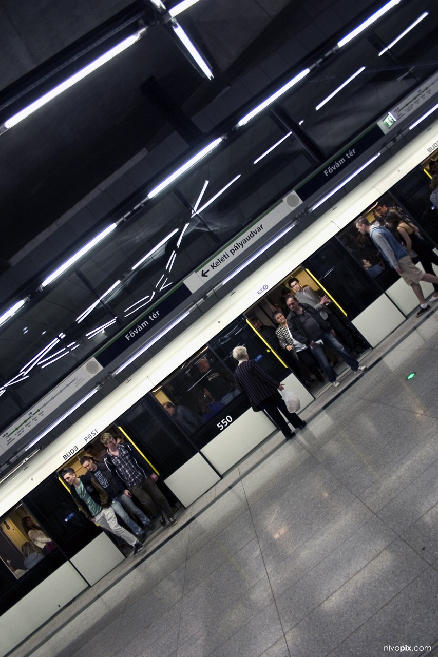4-es metró Fővám tér metróállomás M4