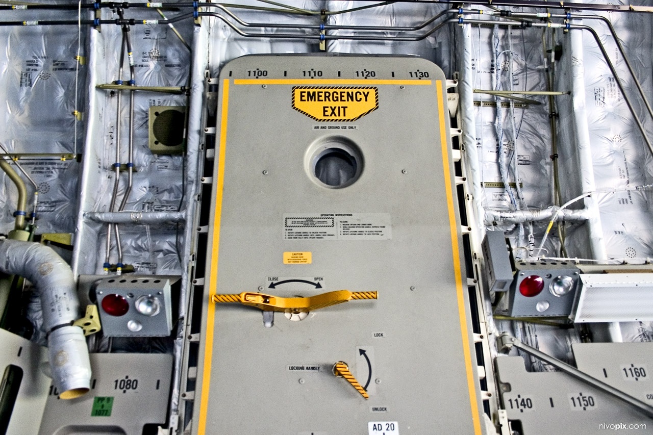 Boeing C-17 Globemaster III - Emergency exit door
