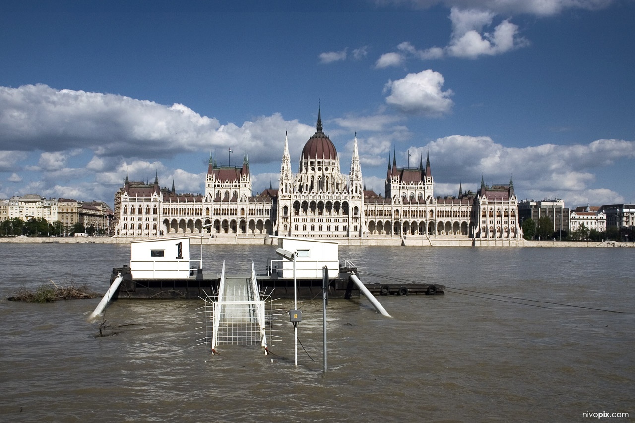 Hungarian Parliament - flooded Danube