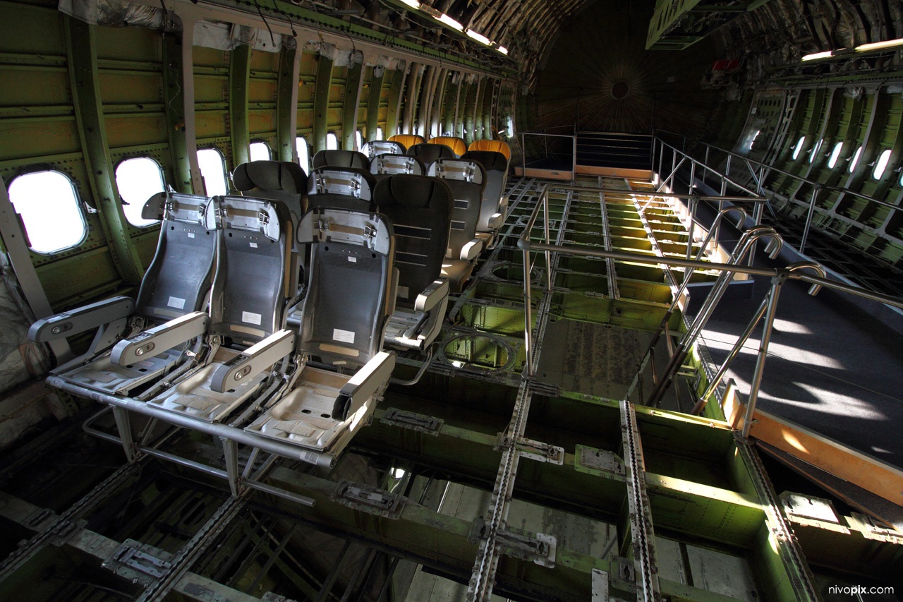 Boeing 747 dismantled cabin, seats