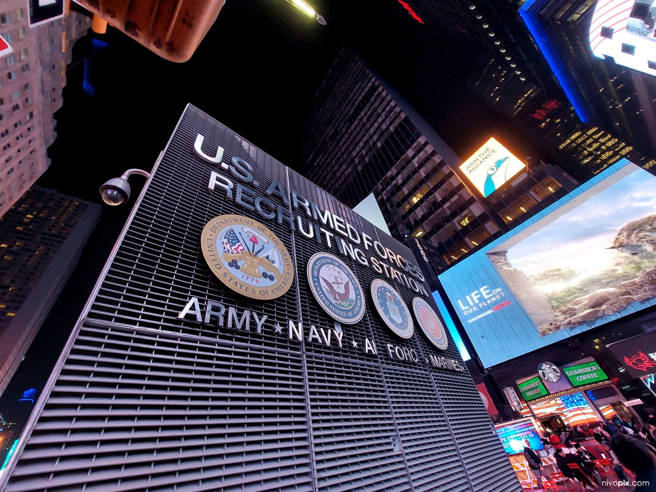 United States Armed Forces recruiting station in Times Square