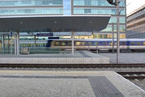 ÖBB 4020 arriving at Wien Praterstern – Vienna, Austria