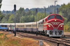 Tekergő train departs Révfülöp - 2761 017 Nohab