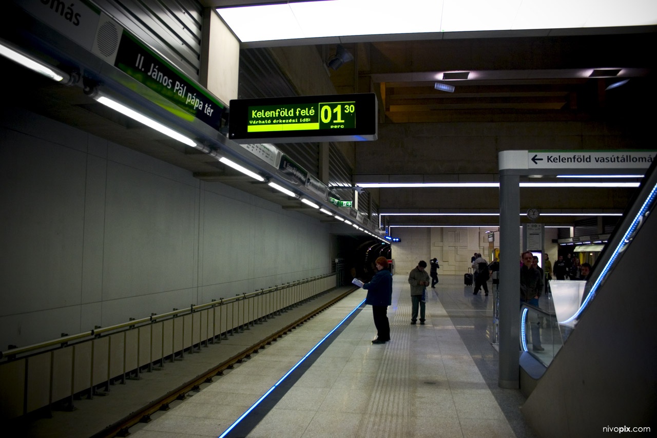 4-es metró II. János Pál pápa tér metróállomás M4