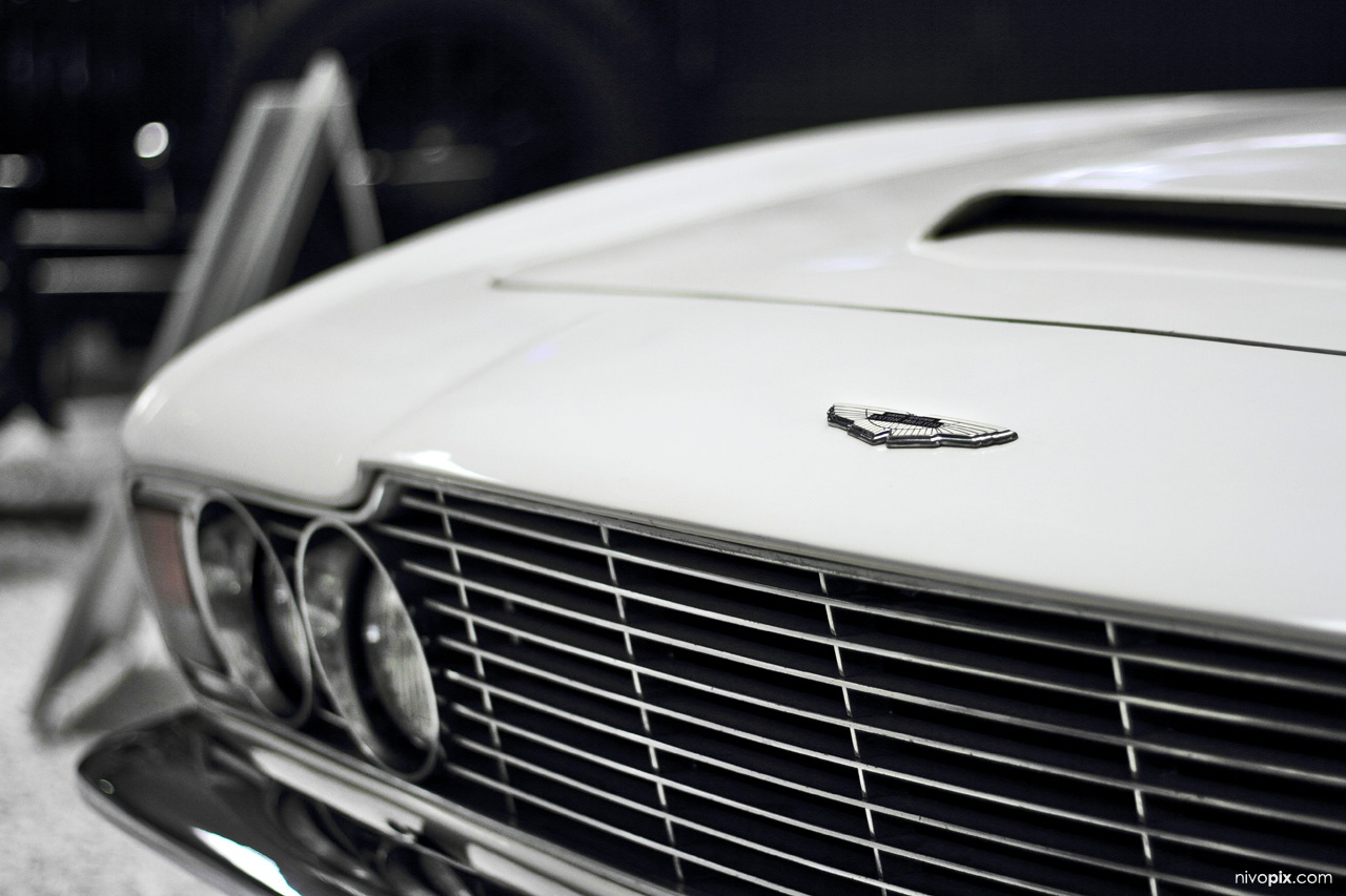 Aston Martin DBS Vantage grille